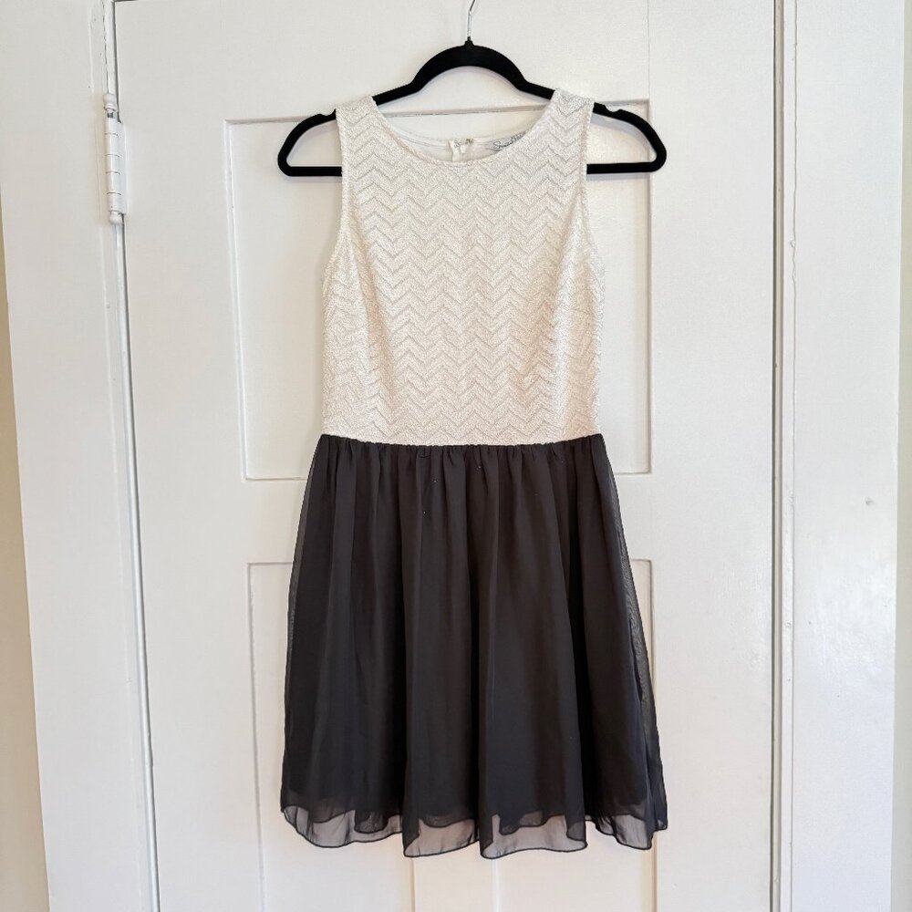 Shimmery Y2K White & Black Mini Dress Sz S from Speechless Vintage